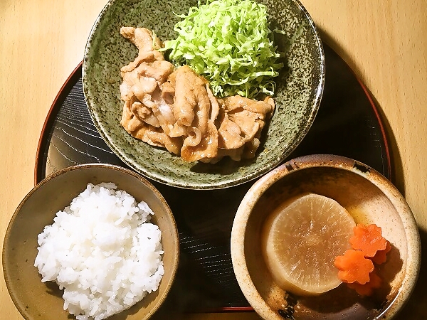 豚の生姜焼きの晩ごはん