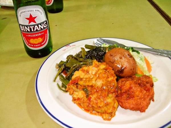 ワルン(大衆食堂)で一杯