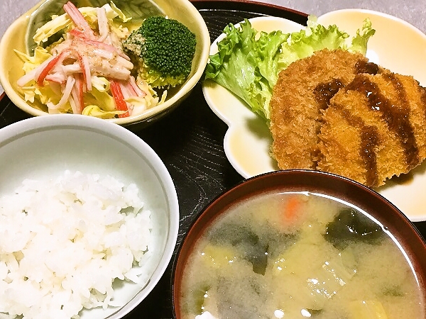 ハムカツとコロッケの晩ごはん