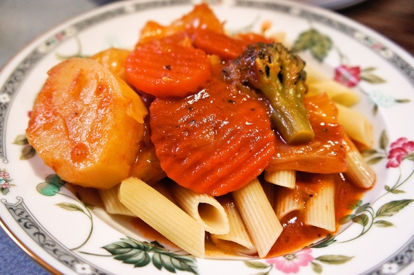 トマトソースパスタ