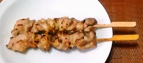 今、ファミリーマートの「炭火焼きとりもも塩」が安いので