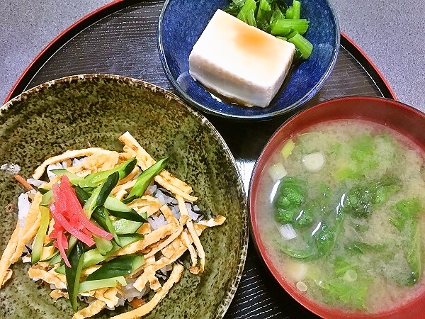 ちらし寿司の昼ご飯