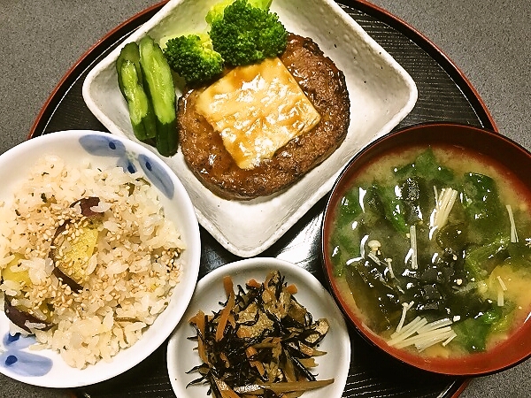 チーズハンバーグとさつま芋ご飯