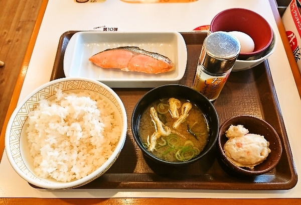 すき家の鮭朝食