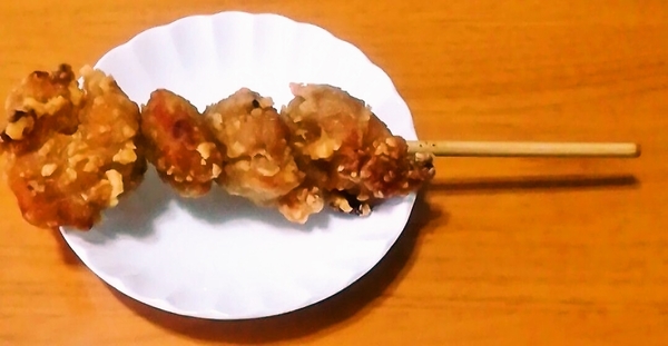 ファミリーマートの「からあげ串」が今なら安いので食べました♪