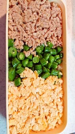 レンジそぼろのミルフィーユ弁当