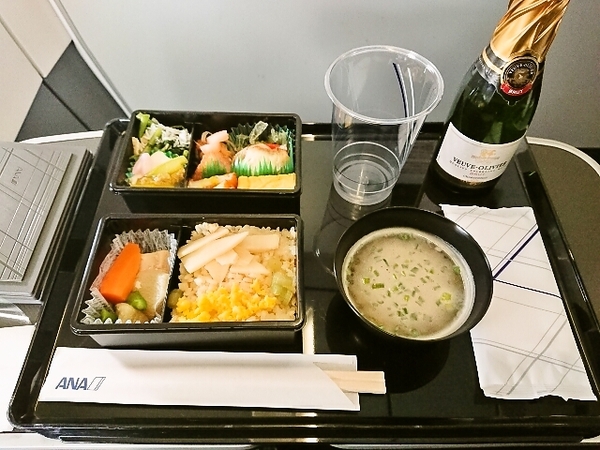 プレミアムクラスのランチ