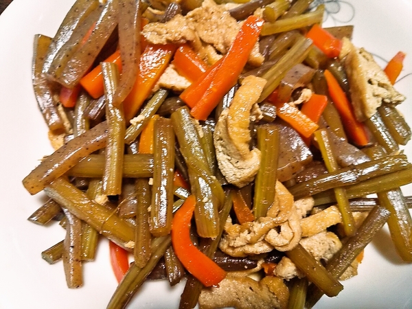 フキの煮物