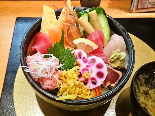 海鮮丼