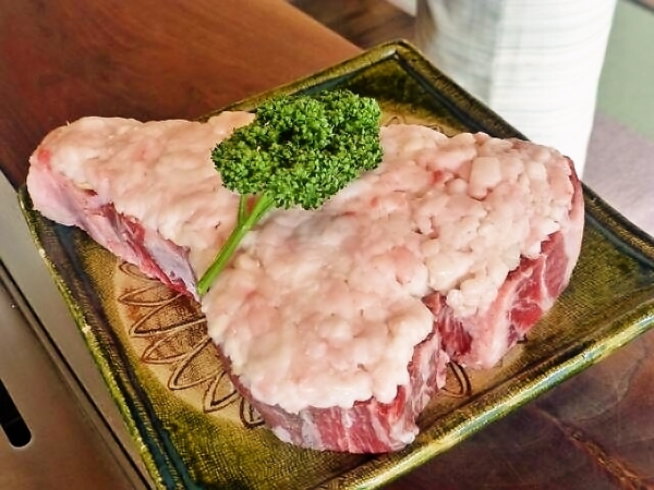 アイボーンステーキ（ヒレとサーロイン）にんにくと牛脂を乗せて♪