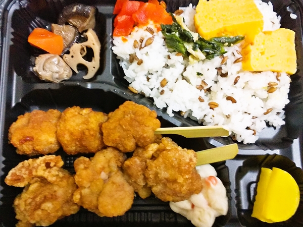 唐揚げ、つくね揚げ弁当♪