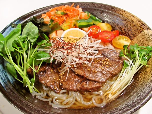 自家製キムチと焼き肉の冷麺