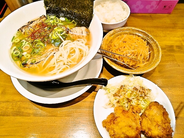 清湯ラーメン 唐揚げ定食