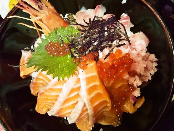 大盛海鮮丼