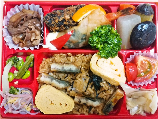 時期遅れの？鰻ごはん弁当