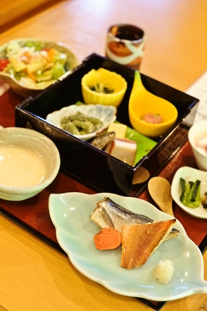 朝食