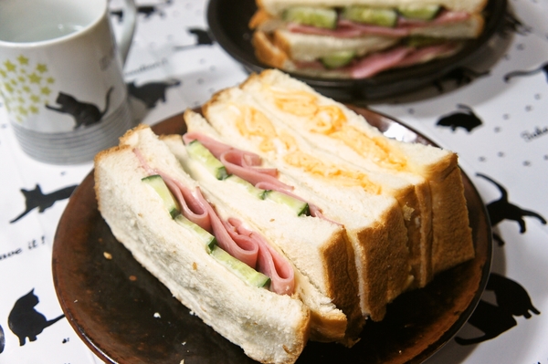ハムサンドと玉子サンド