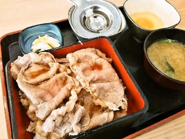 吉野家のすきやき重　お肉たっぷり！！！