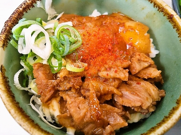 ３種のチャーシュー丼