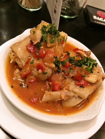 鶏もも肉とパプリカのバスク風煮込み