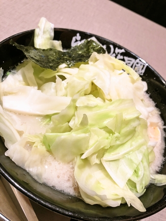 嵐らぁめんげんこつ塩、キャベツトッピング