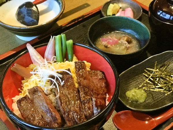 飛騨牛ステーキ丼