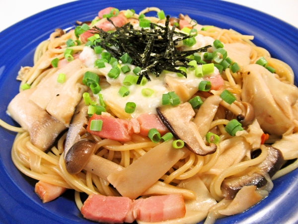 きのことベーコンの和風チーズパスタ