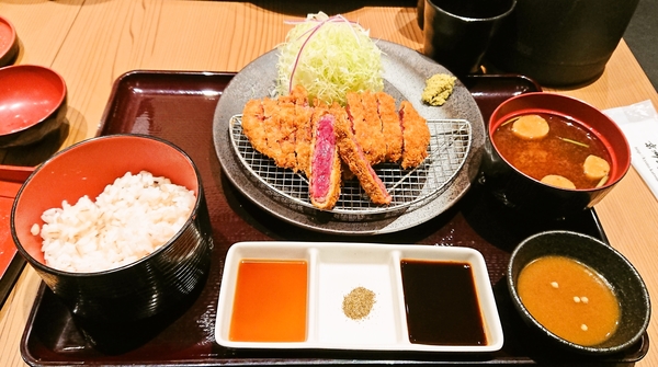 勝牛の牛ロースカツ膳