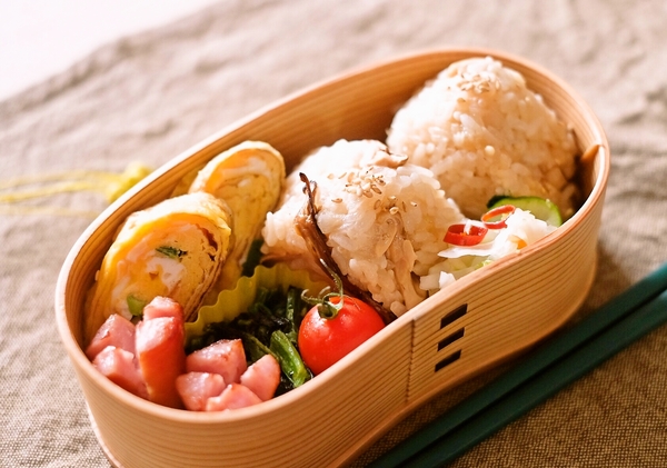 松茸おこわのおにぎり弁当