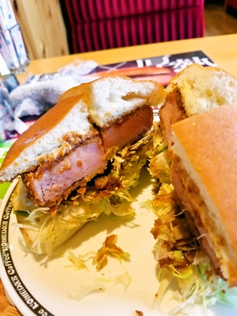 コメダ珈琲のハムカツバーガー
