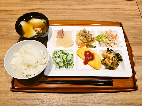 ホテルで朝食