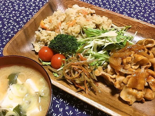 【晩ごはん】ポークチャップと炊き込みご飯
