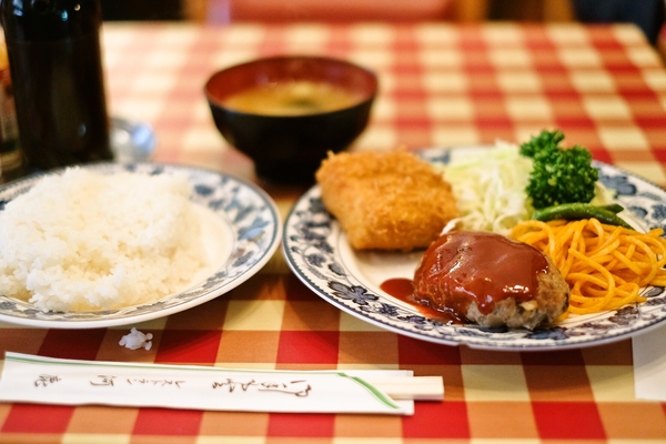 クリームコロッケとハンバーグ定食