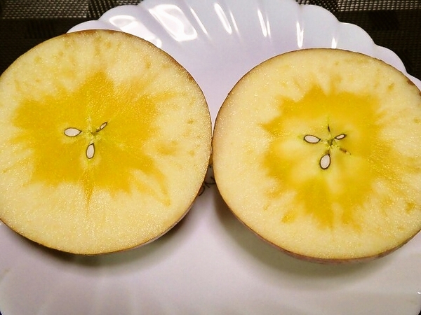 リンゴの蜜がいっぱいだと幸せを感じるわね♪