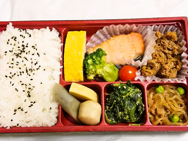 地味ながら色々詰まった和弁当