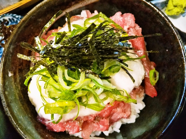 マグロとろろ丼