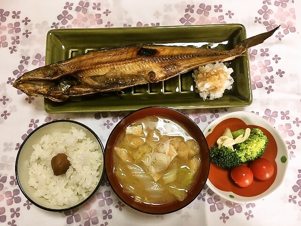【昼ご飯】ホッケ、白菜の味噌汁