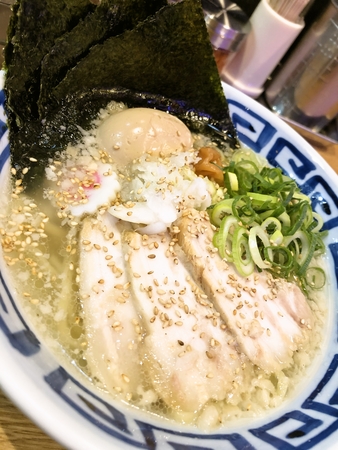 塩とんこつラーメン