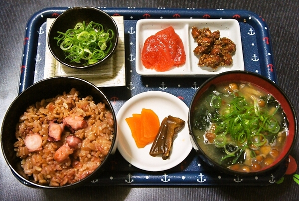 朝ご飯(タコ飯等)