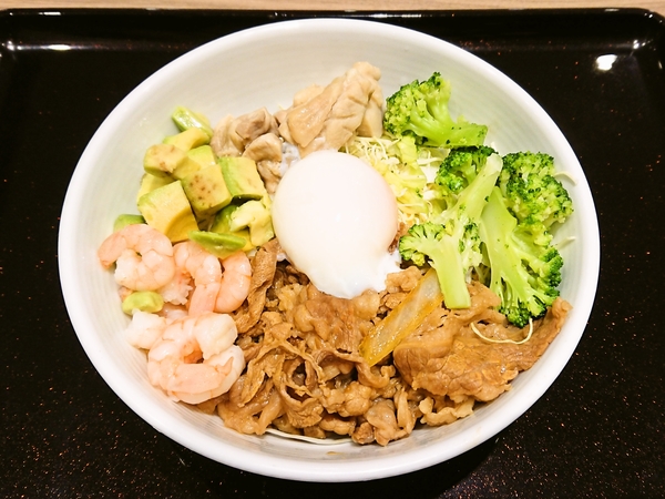 吉野家のライザップ牛サラダエビアボカド