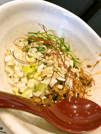 汁なし坦々麺