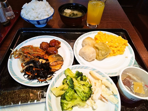 朝食バイキング