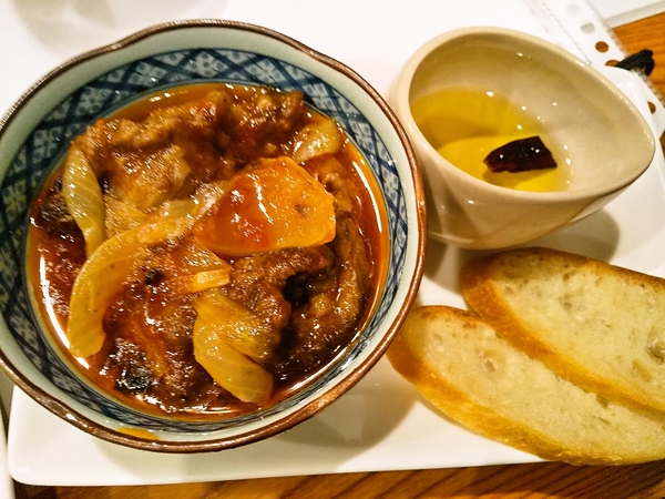 牛すじトマトソース煮込み