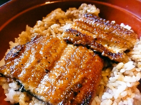 ２切れの鰻丼でランチ