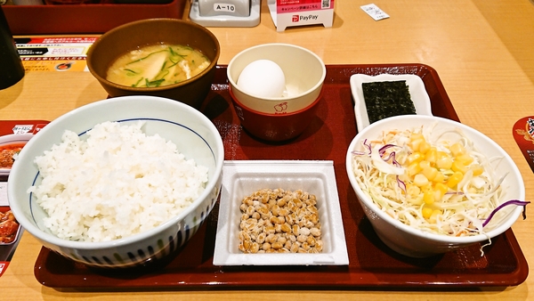 なか卯で納豆定食＋サラダの朝食♪