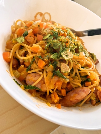 トマトとにんにくのパスタ
