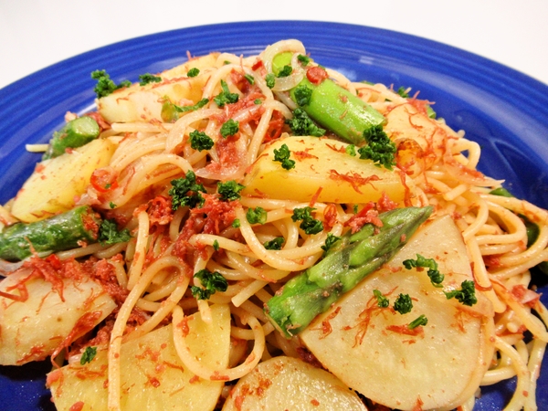 新じゃがとコンビーフのパスタ