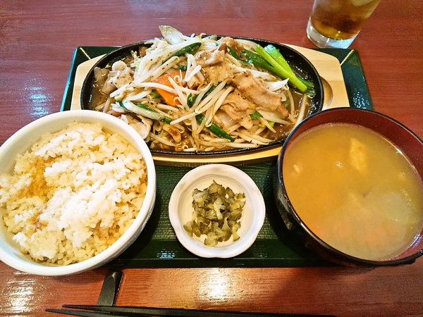 居酒屋のワンコイン野菜炒め定食