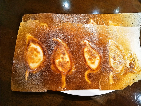羽根付き餃子