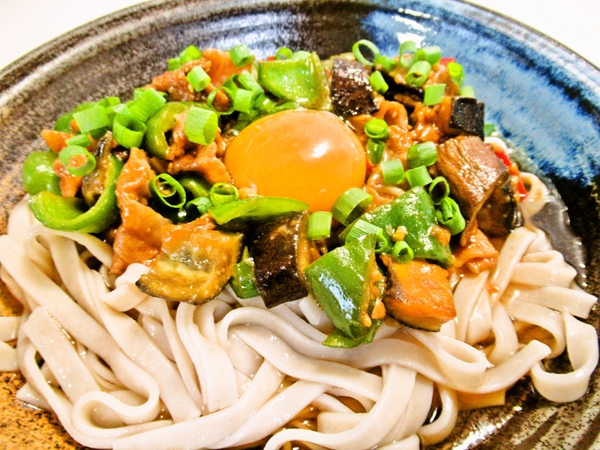 豚バラとなすピーマンの味噌炒めうどん